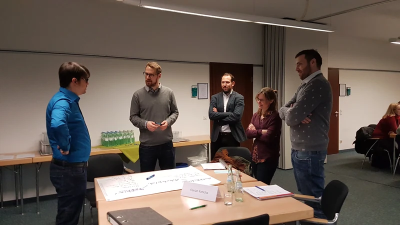 Die Praxis politischer Bildner kennenlernen.jpg